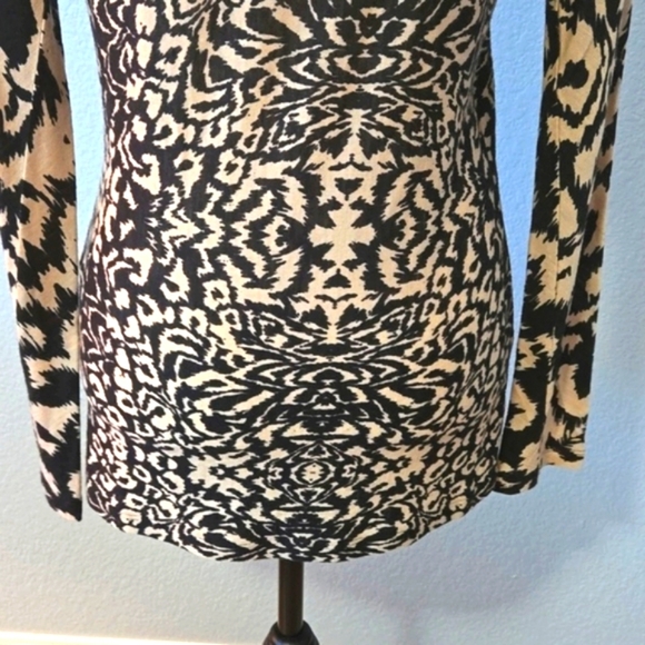MAX MARA Long Sleeve Animal Print Blouse Shirt Top Sz Large Abstract Wrap - Picture 11 of 13